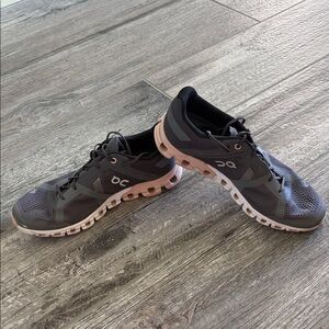 On Running womens Athletic Shoes in Gray and Pink size 9